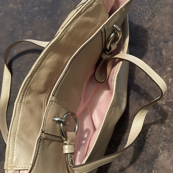 Shimmering tan Coach bag - Picture 3 of 3